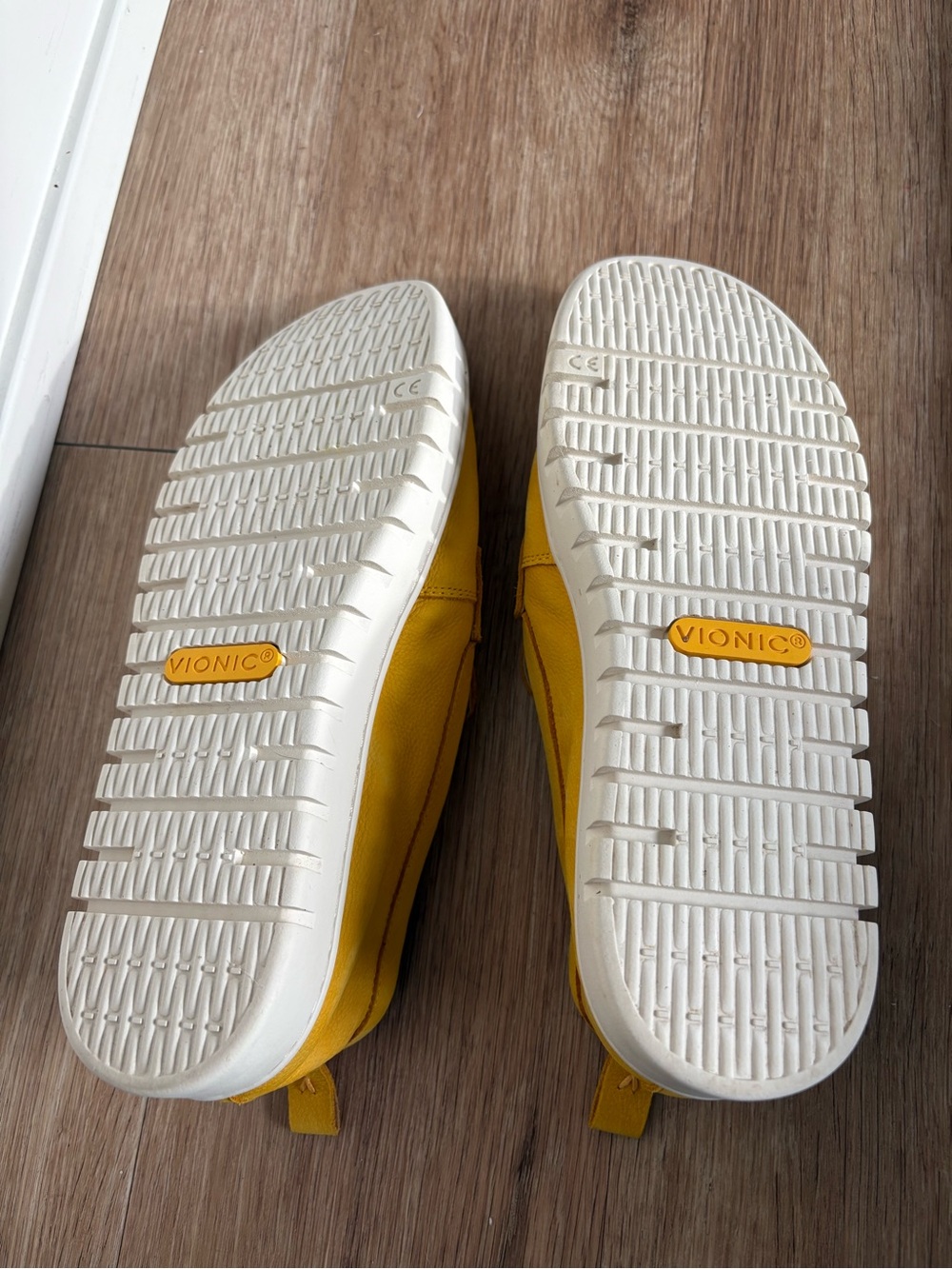Vionic Uptown Loafer — Daffodil Yellow Suede Classic Colorful Comfy Chic Size 9 - Picture 9 of 13